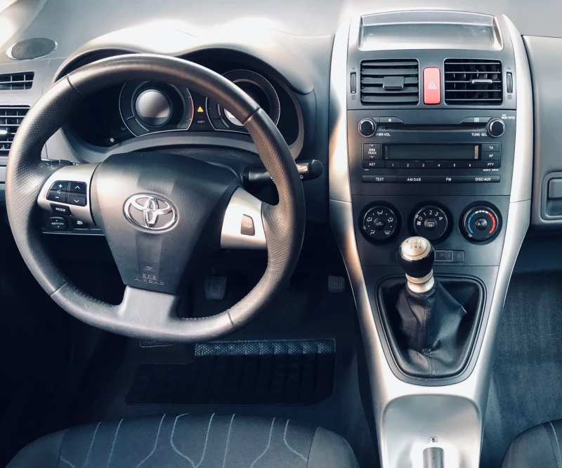 Toyota Auris 1.4D4D 90ps, снимка 6 - Автомобили и джипове - 47618253