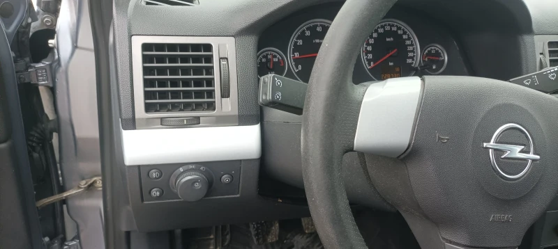 Opel Vectra 1.8 122 k.c., снимка 5 - Автомобили и джипове - 51896437