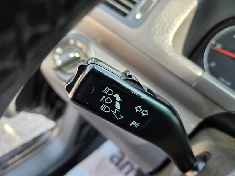 VW Touran 1.9TDI 7места, снимка 11 - Автомобили и джипове - 51405685