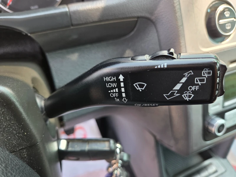 VW Touran 1.9TDI 7места, снимка 12 - Автомобили и джипове - 51405685