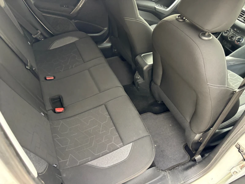 Peugeot 2008 1.6 HDI 2017 г., снимка 14 - Автомобили и джипове - 52346588