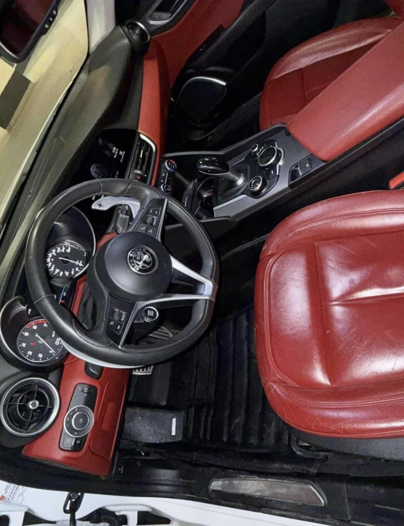 Alfa Romeo Giulia CLEAN CARFAX * * АВТО КРЕДИТ * * , снимка 6 - Автомобили и джипове - 53116559