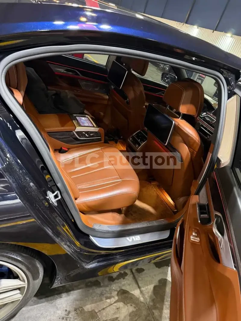 BMW 760 V12| DISTRONIC| 360| ОБДУХВАНЕ| ВКЛ. ТЕХНОТЕСТ, снимка 9 - Автомобили и джипове - 54372633
