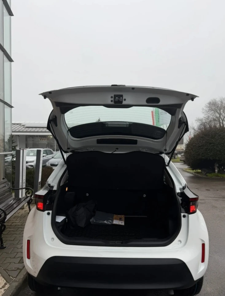 Toyota Yaris Cross 1.5 HYBRID 116hp. ДЕМОНСТРАЦИОНЕН/ГАРАНЦИЯ/лизинг, снимка 12 - Автомобили и джипове - 55594460