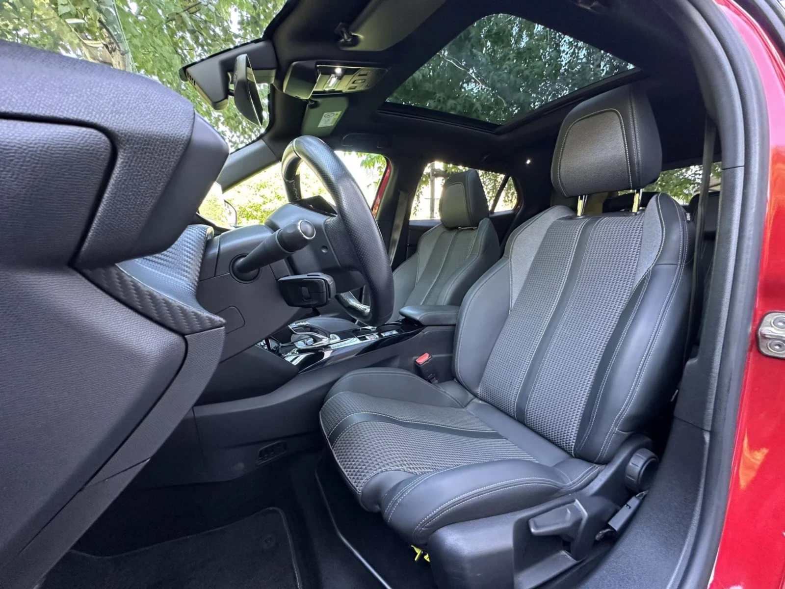 Peugeot 2008 Е / GT LINE / 11KW CHARGER / CCS / ПОДГРЕВ  - изображение 9