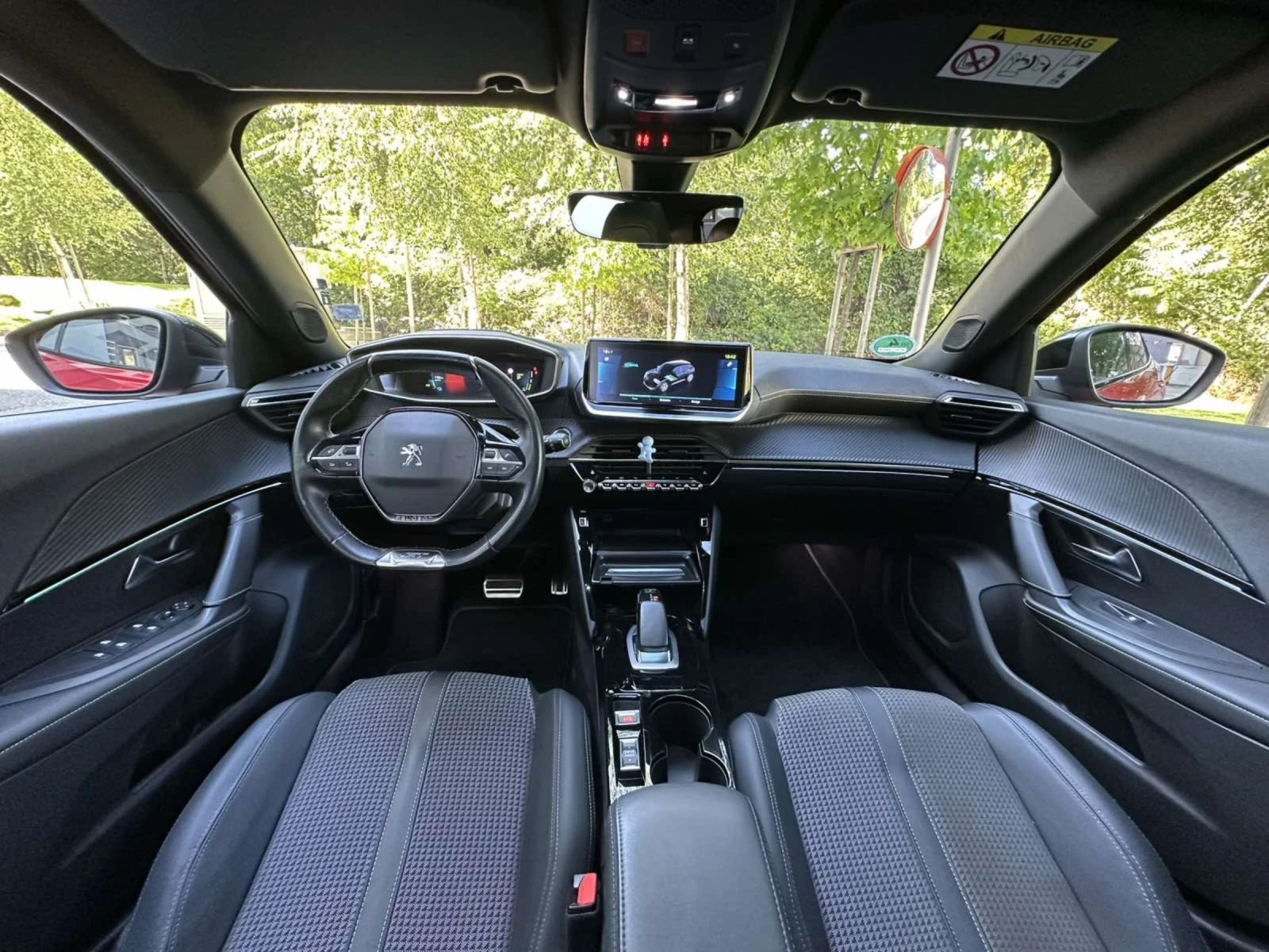 Peugeot 2008 Е / GT LINE / 11KW CHARGER / CCS / ПОДГРЕВ  - изображение 10