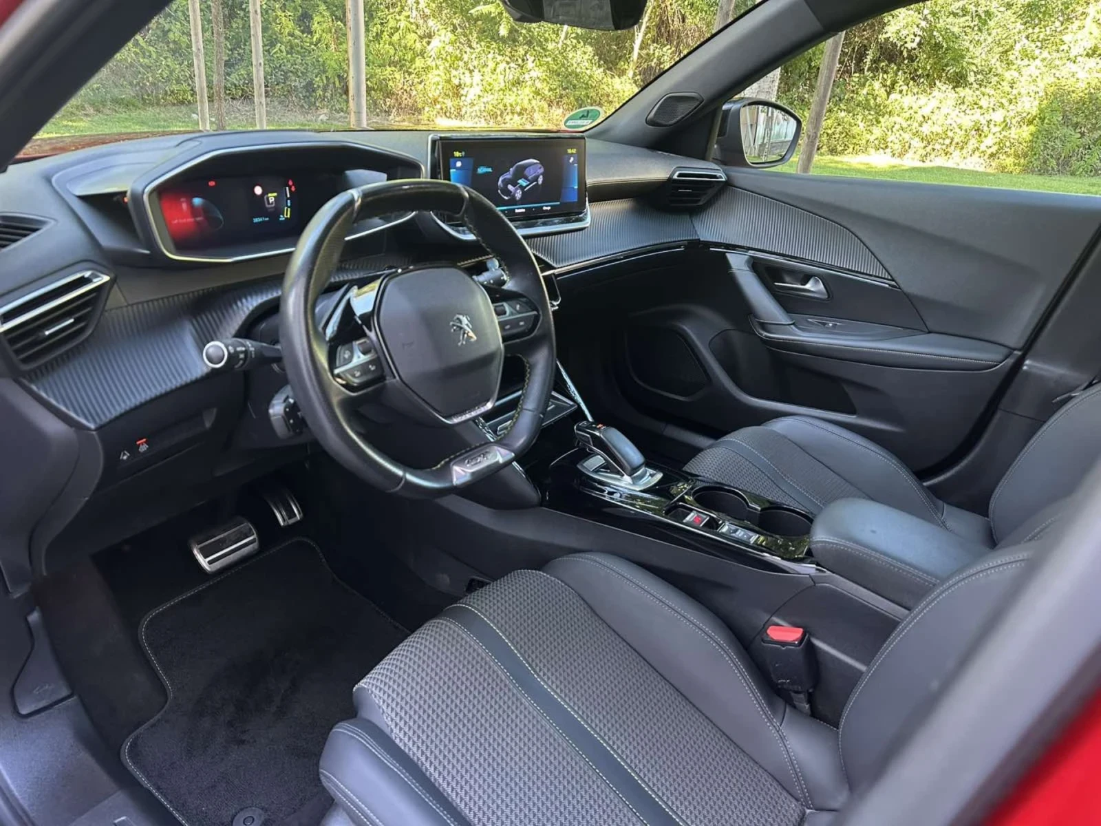 Peugeot 2008 Е / GT LINE / 11KW CHARGER / CCS / ПОДГРЕВ  - изображение 8