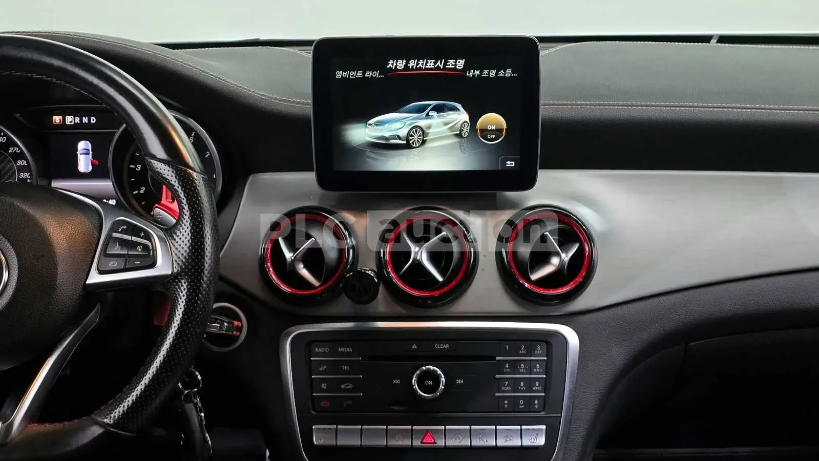 Mercedes-Benz A45 AMG ПОДГРЕВ/АЛКАНТАРА/ШИБЕДАХ/ОТ 240 ЕВРО НА МЕСЕЦ, снимка 13 - Автомобили и джипове - 54093675