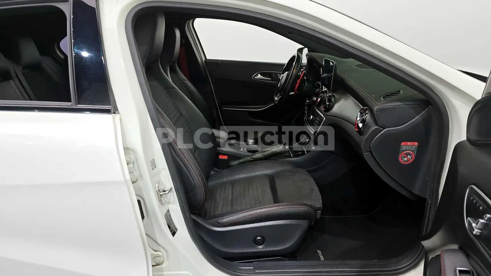 Mercedes-Benz A45 AMG ПОДГРЕВ/АЛКАНТАРА/ШИБЕДАХ/ОТ 240 ЕВРО НА МЕСЕЦ, снимка 10 - Автомобили и джипове - 54093675