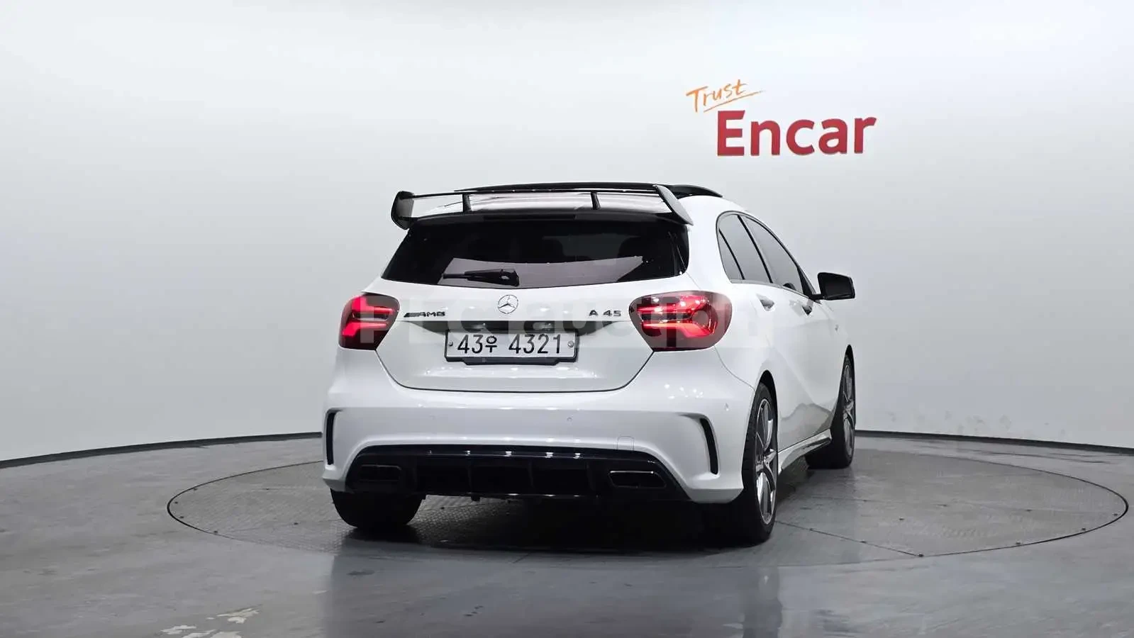 Mercedes-Benz A45 AMG ПОДГРЕВ/АЛКАНТАРА/ШИБЕДАХ/ОТ 240 ЕВРО НА МЕСЕЦ, снимка 3 - Автомобили и джипове - 54093675