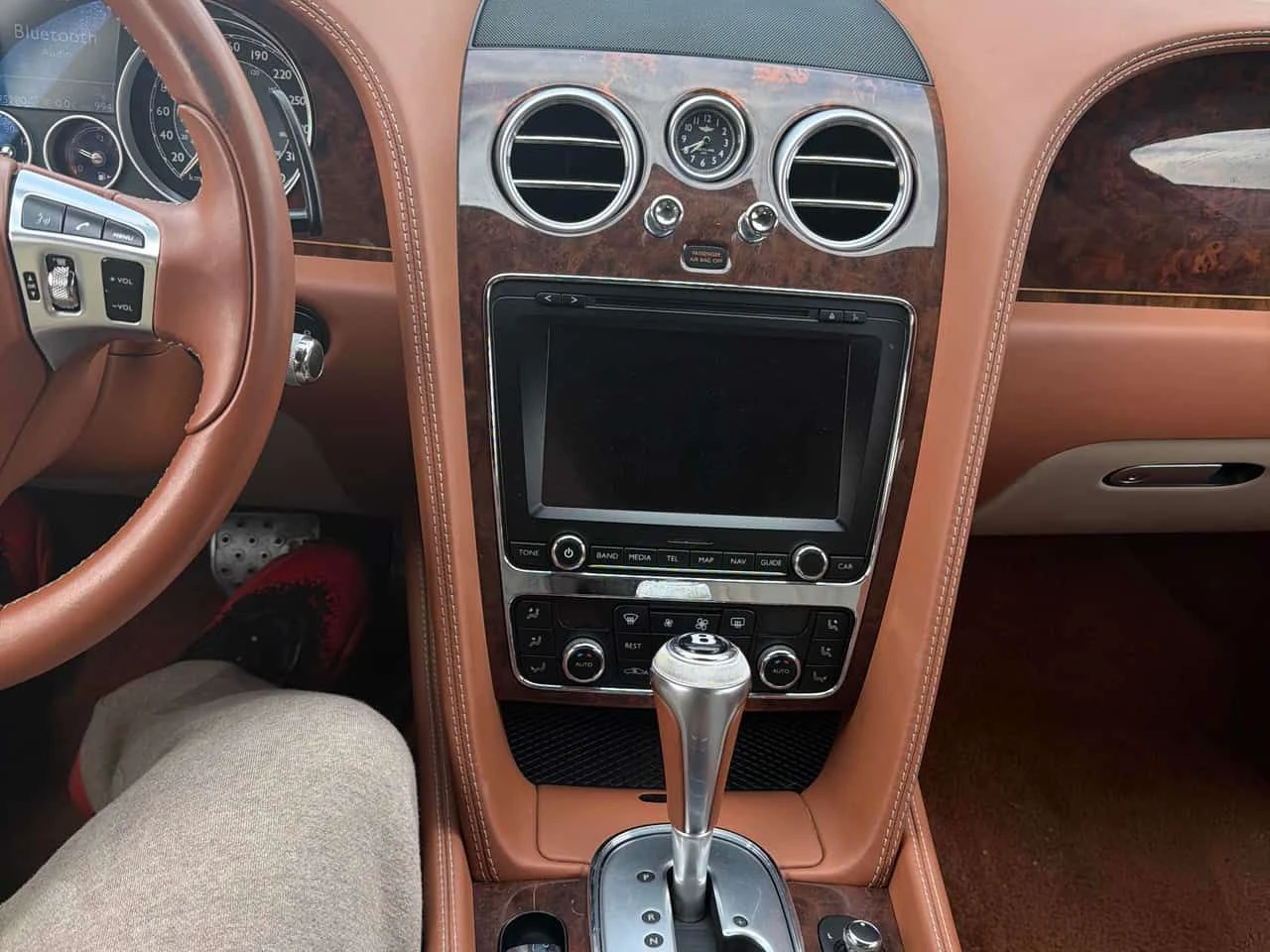 Bentley Flying Spur * 4dr Sdn * PANO* KEYLESS* ПОДГРЕВ* , снимка 9 - Автомобили и джипове - 54329959