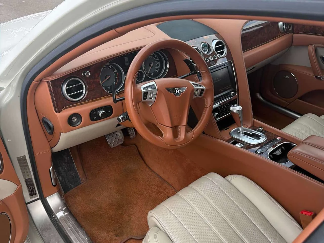 Bentley Flying Spur * 4dr Sdn * PANO* KEYLESS* ПОДГРЕВ* , снимка 5 - Автомобили и джипове - 54329959