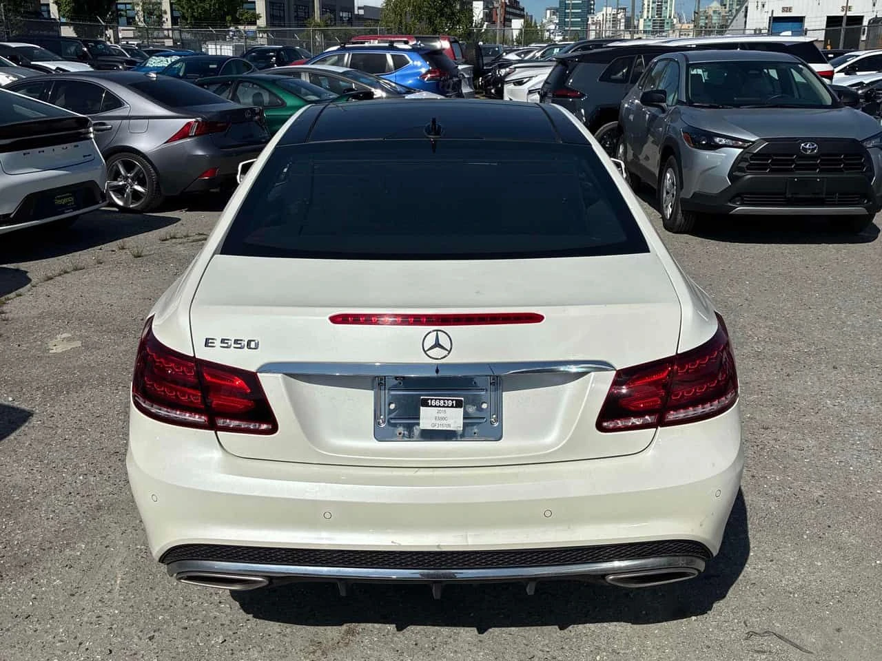 Mercedes-Benz E 500 * 550 * CARFAX * БЕЗ ПЪРВОНАЧАЛНА ВНОСКА, снимка 4 - Автомобили и джипове - 54651625
