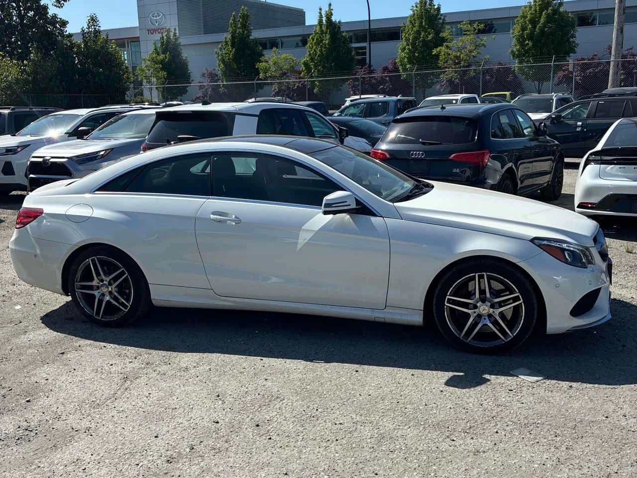 Mercedes-Benz E 500 * 550 * CARFAX * БЕЗ ПЪРВОНАЧАЛНА ВНОСКА, снимка 3 - Автомобили и джипове - 54651625