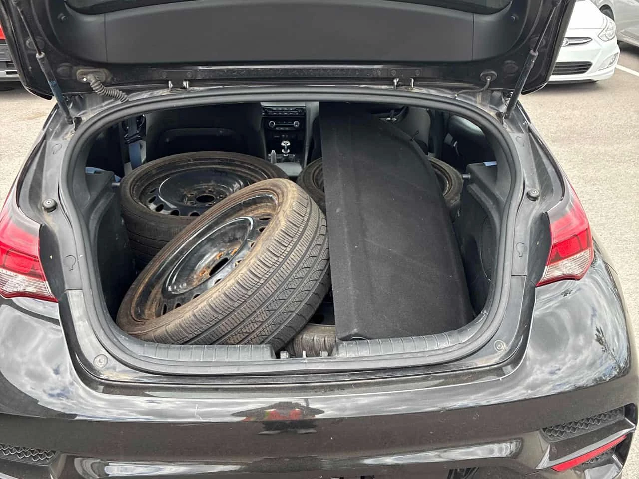 Hyundai Veloster  * Manual * АВТОКРЕДИТ БЕЗ ПЪРВОНАЧАЛНА ВНОСКА* , снимка 16 - Автомобили и джипове - 54722180