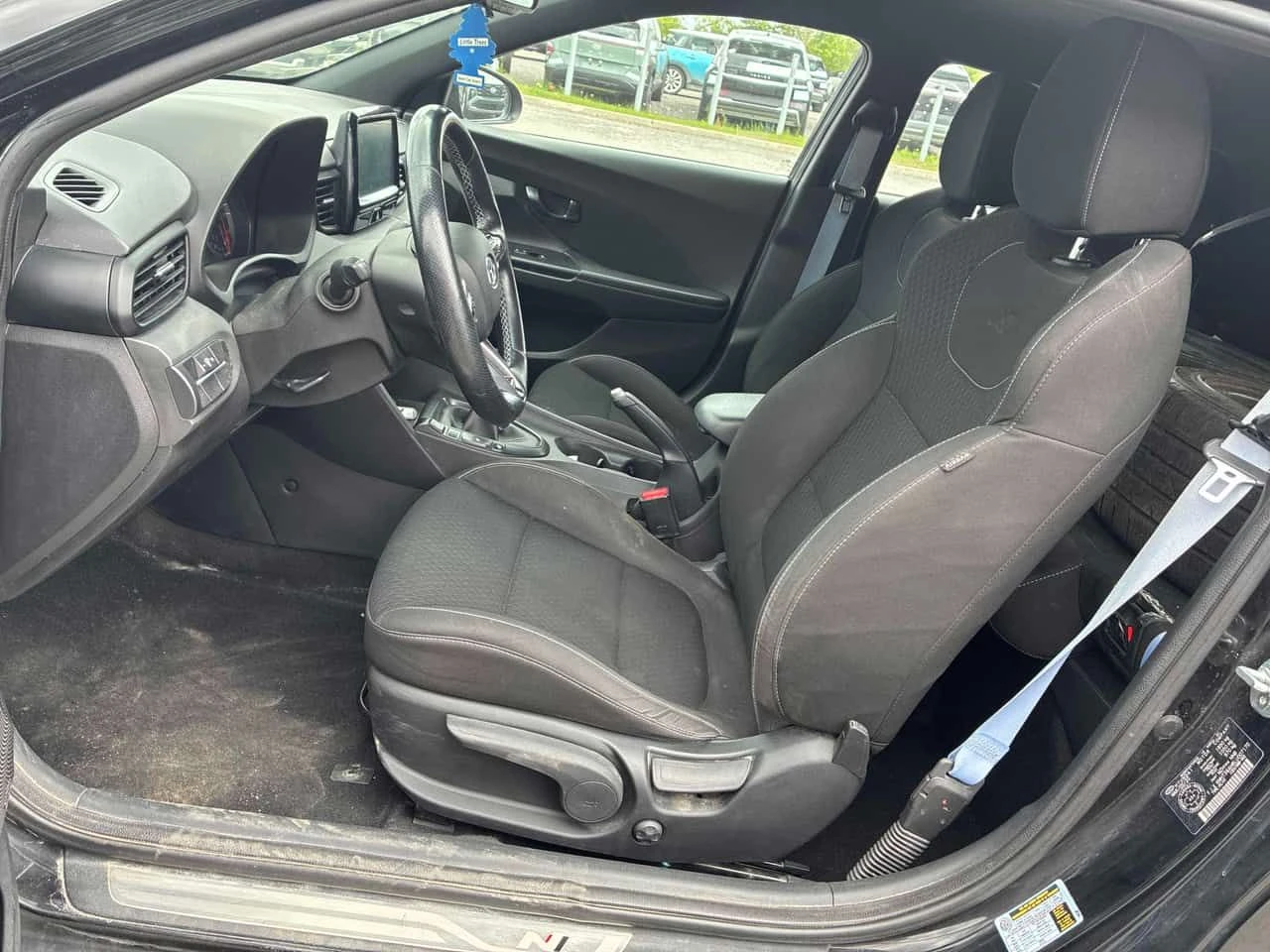 Hyundai Veloster  * Manual * АВТОКРЕДИТ БЕЗ ПЪРВОНАЧАЛНА ВНОСКА* , снимка 14 - Автомобили и джипове - 54722180
