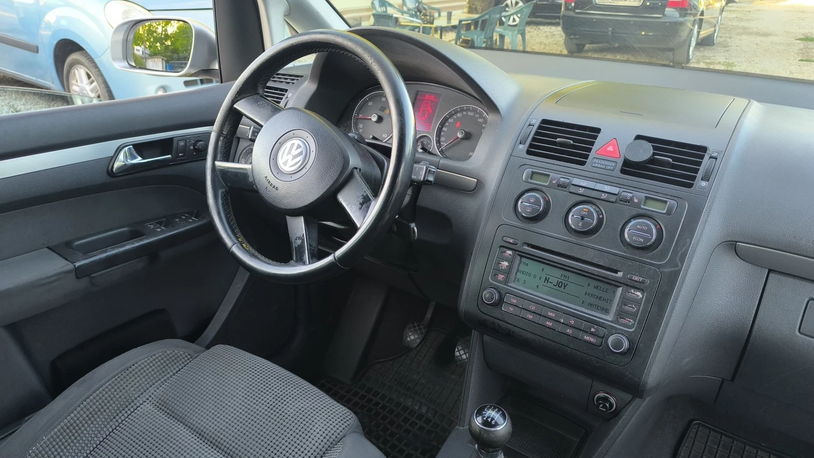 VW Touran TDI 6sk., снимка 8 - Автомобили и джипове - 55494676