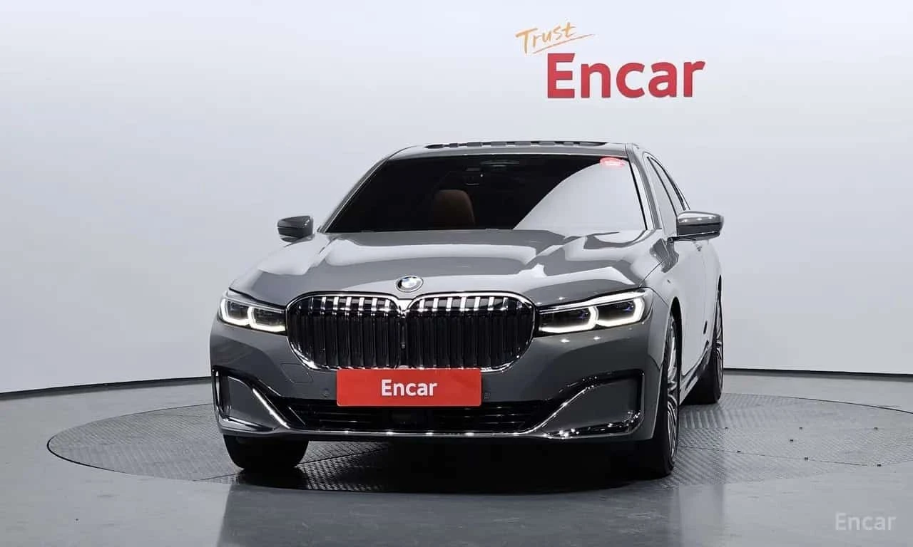 BMW 740  Design Pure Excellence * Distronic * HUD * Обдух, снимка 3 - Автомобили и джипове - 56228468