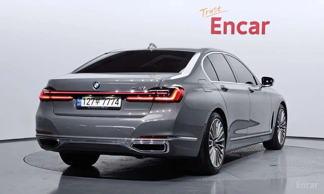 BMW 740  Design Pure Excellence * Distronic * HUD * Обдух, снимка 2 - Автомобили и джипове - 56228468