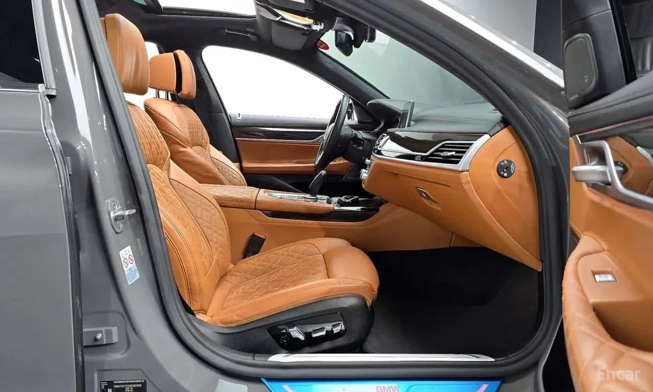 BMW 740  Design Pure Excellence * Distronic * HUD * Обдух, снимка 11 - Автомобили и джипове - 56228468