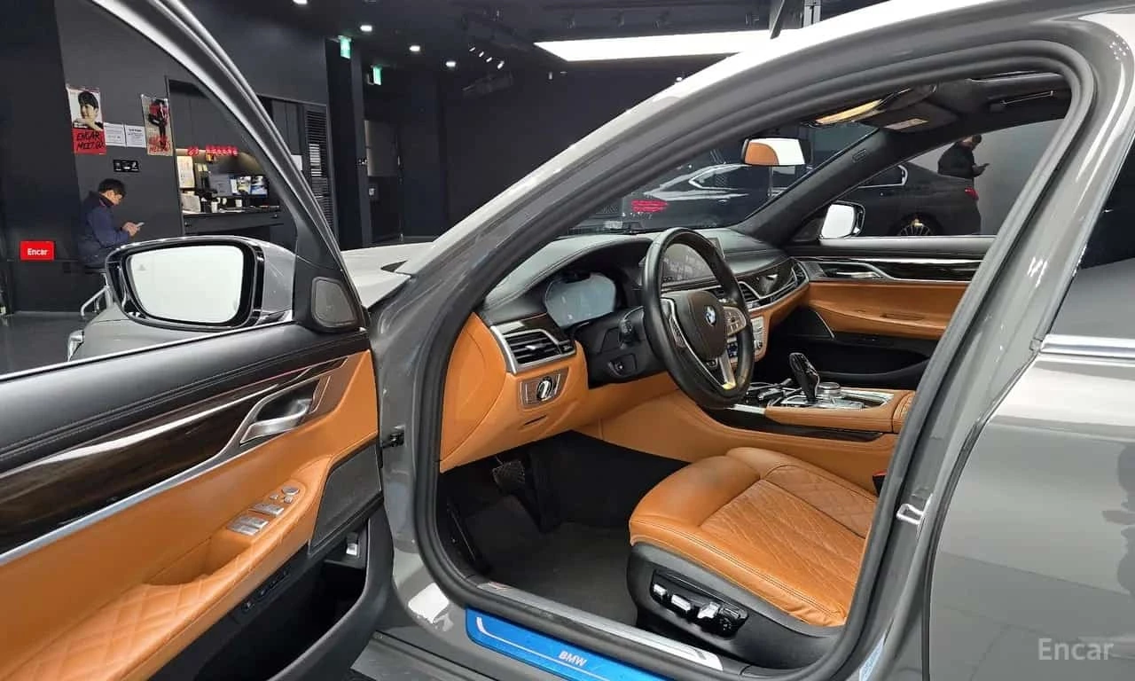 BMW 740  Design Pure Excellence * Distronic * HUD * Обдух, снимка 6 - Автомобили и джипове - 56228468