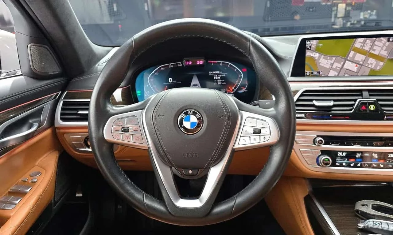 BMW 740  Design Pure Excellence * Distronic * HUD * Обдух, снимка 7 - Автомобили и джипове - 56228468