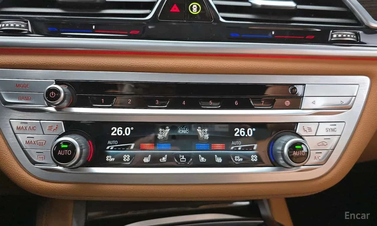 BMW 740  Design Pure Excellence * Distronic * HUD * Обдух, снимка 15 - Автомобили и джипове - 56228468