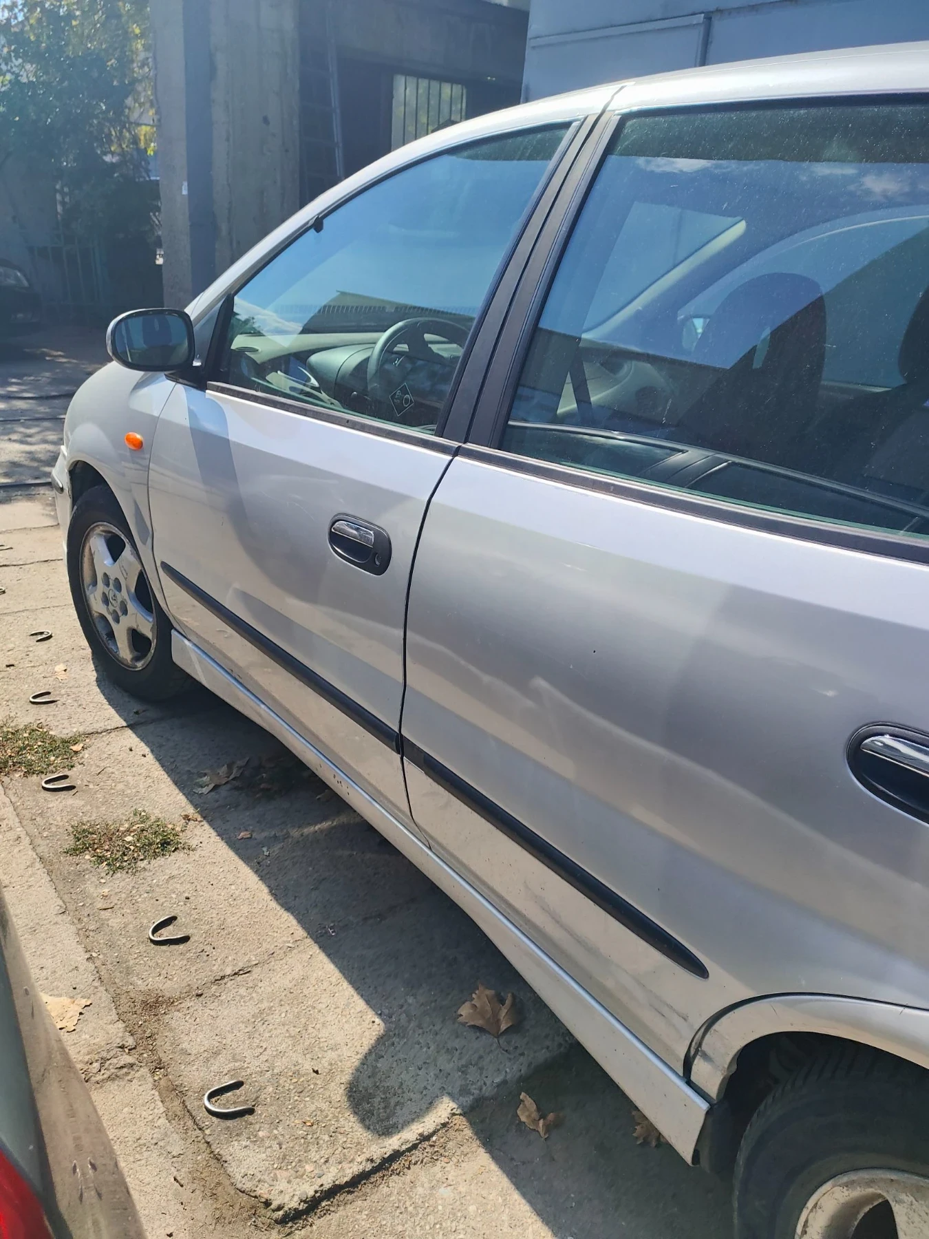 Nissan Almera tino 2.2d 116кс, снимка 8 - Автомобили и джипове - 56745533