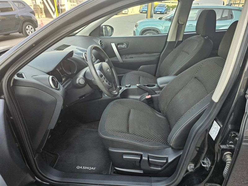 Nissan Qashqai  2.0i (141 кс) 4x4 , снимка 12 - Автомобили и джипове - 51221211