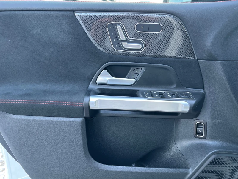 Mercedes-Benz GLB 220d 4MATIC 6+ 1, снимка 10 - Автомобили и джипове - 51401976