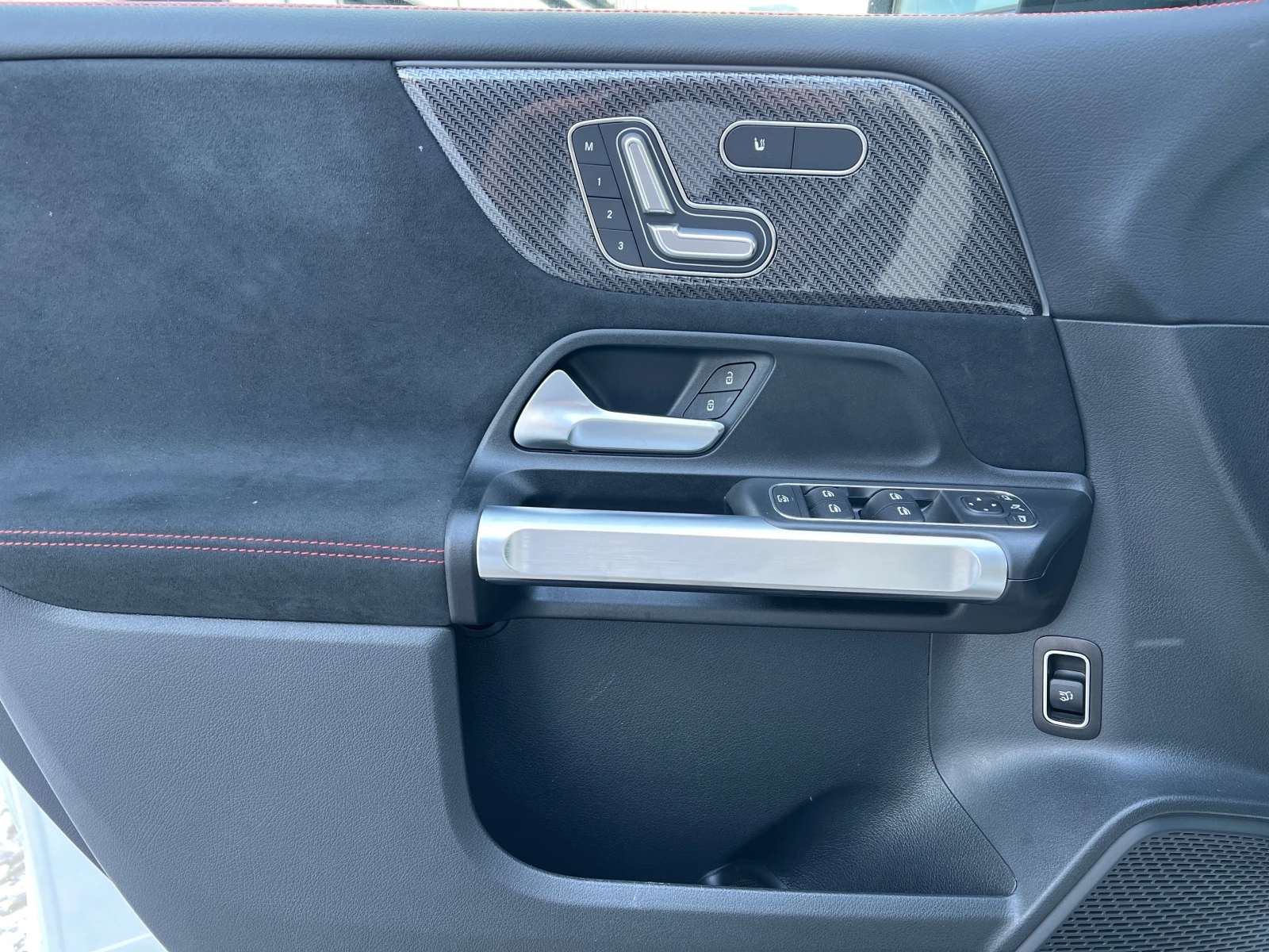 Mercedes-Benz GLB 220d 4MATIC 6+ 1 | Mobile.bg � ����������� 10