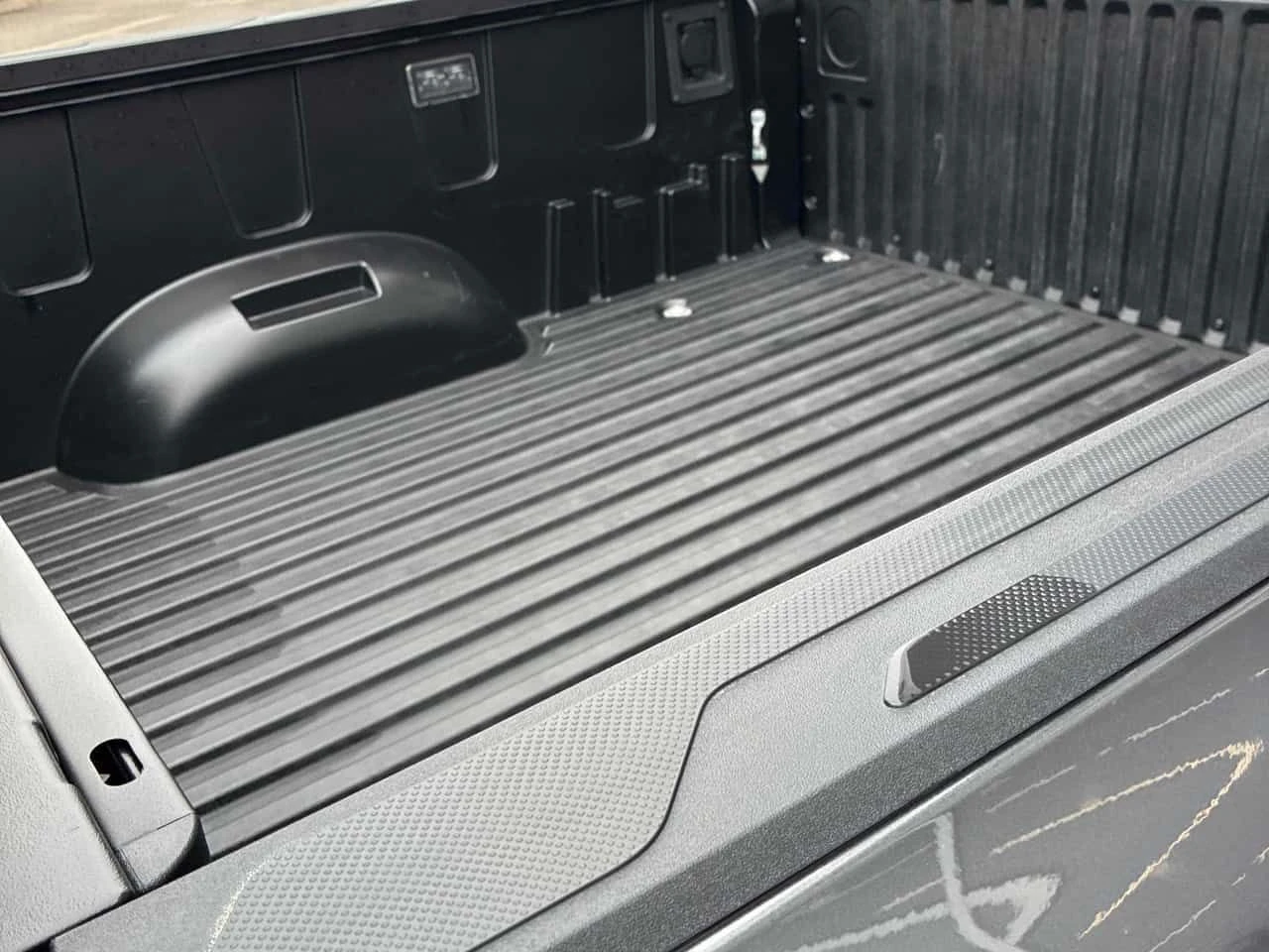 Toyota Tundra * 4x4 Crewmax Limited Hybrid* АВТОКРЕДИТ* , снимка 12 - Автомобили и джипове - 54953086