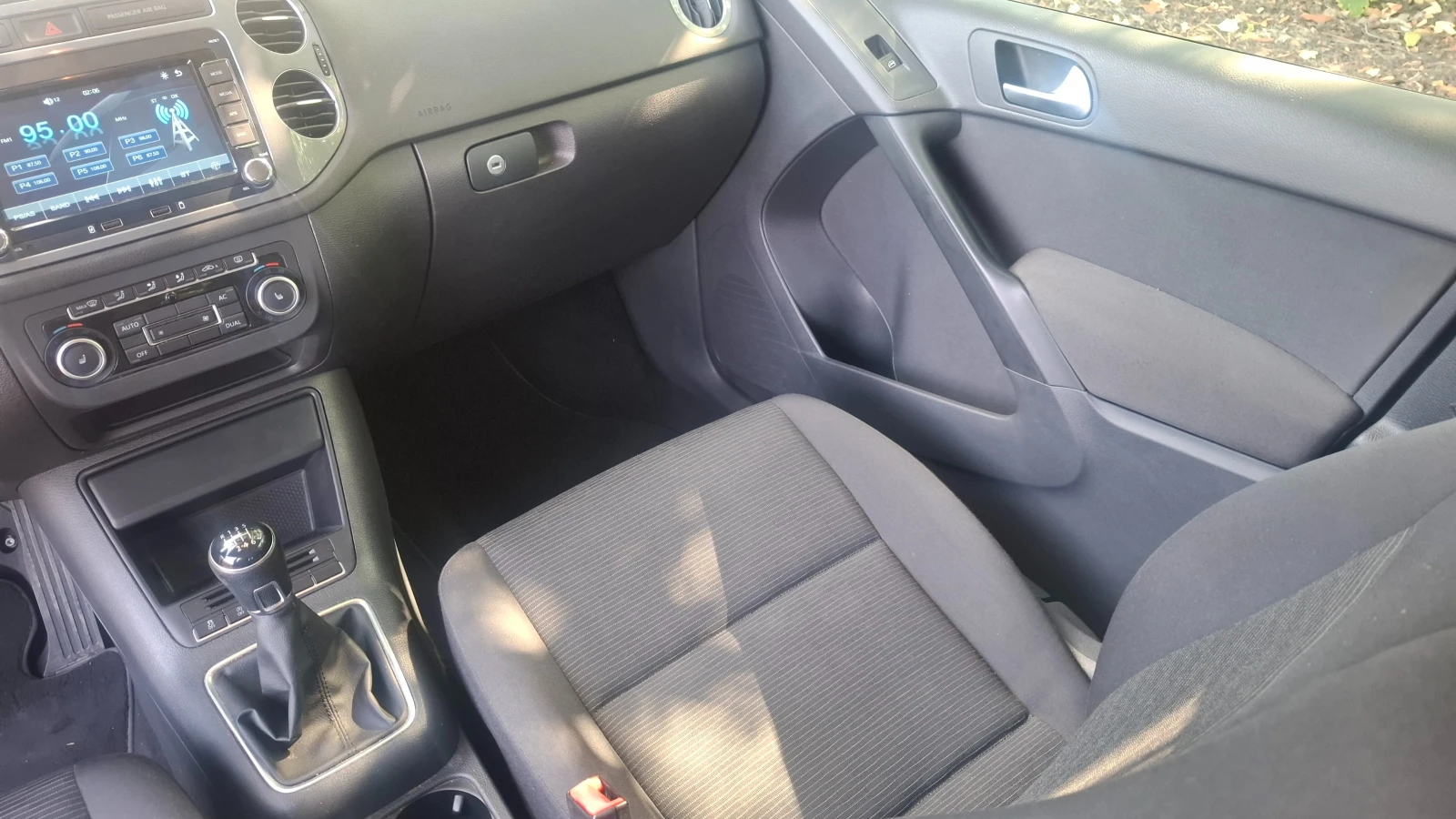 VW Tiguan 2.0 TDI, снимка 9 - Автомобили и джипове - 55854190