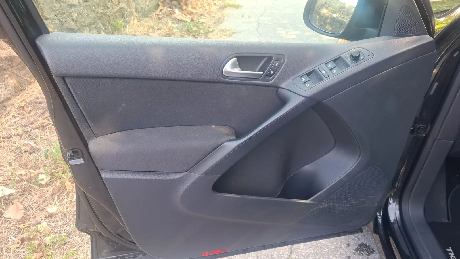 VW Tiguan 2.0 TDI, снимка 11 - Автомобили и джипове - 55854190