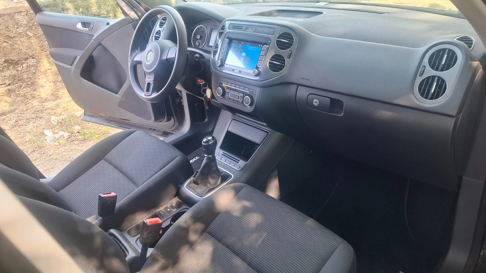 VW Tiguan 2.0 TDI, снимка 10 - Автомобили и джипове - 55854190