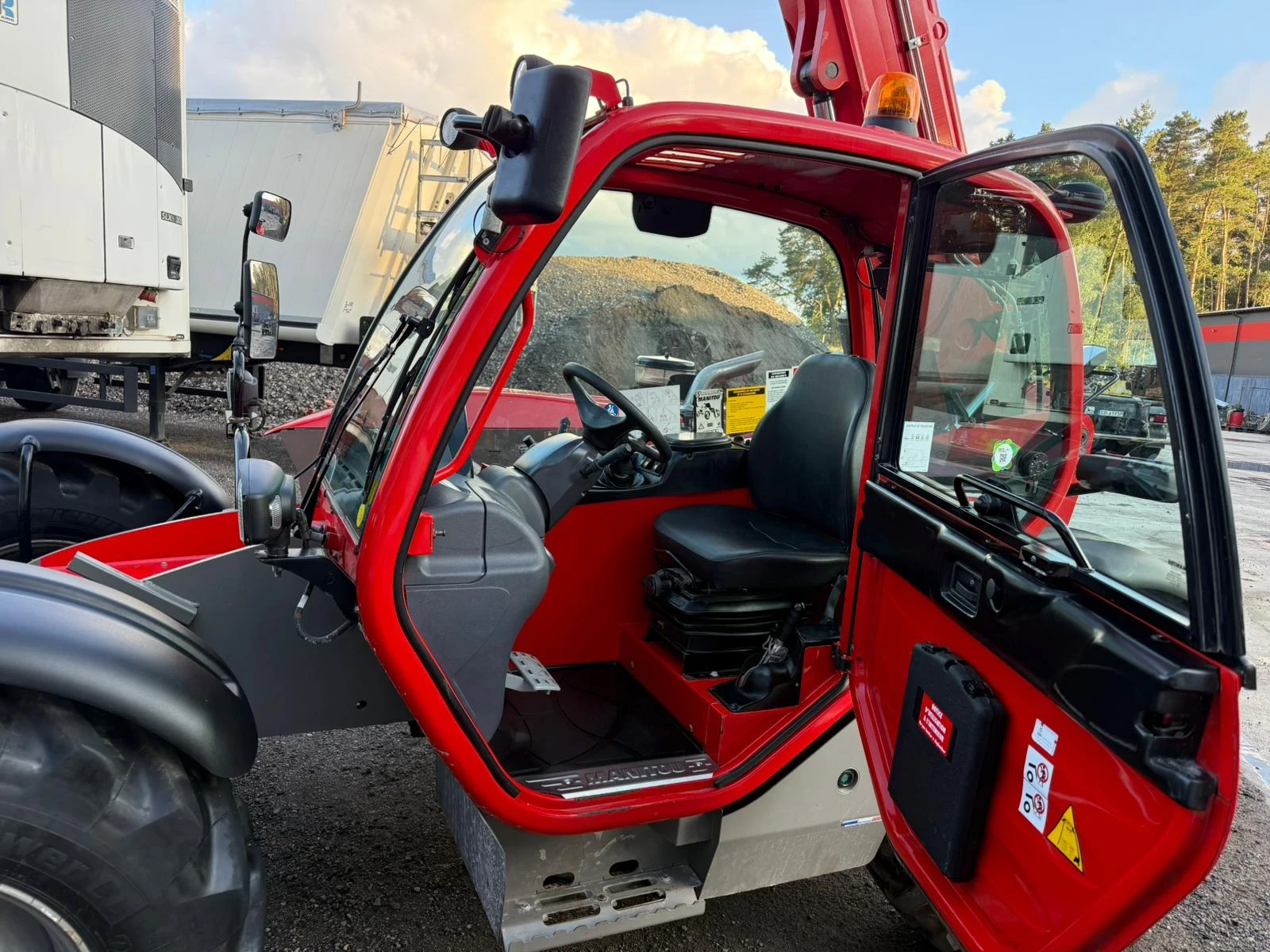 Телескопичен товарач Manitou 932 - изображение 5