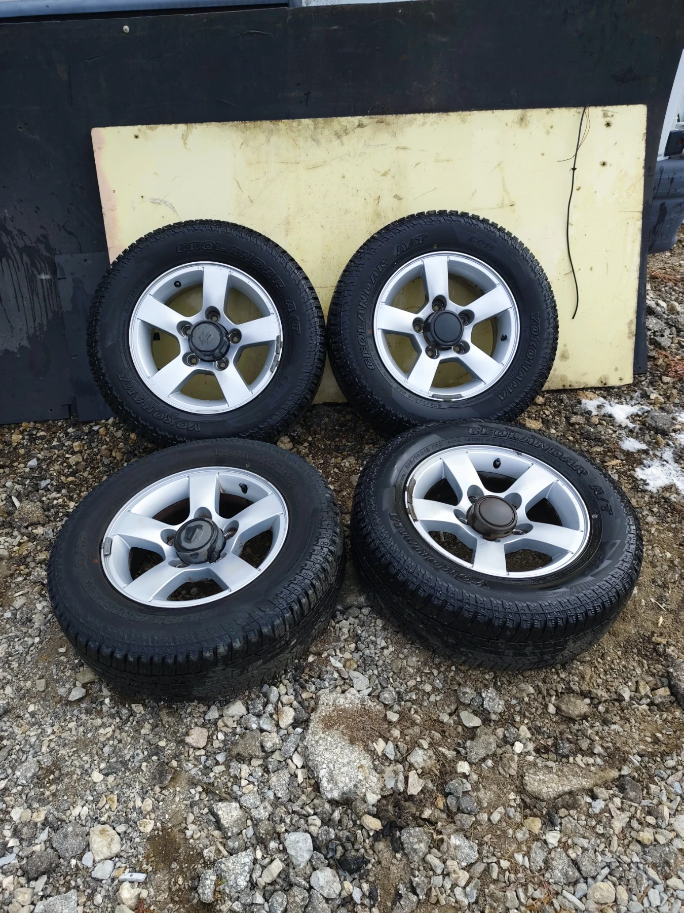    205/70R15  Suzuki Jimny | Mobile.bg   1