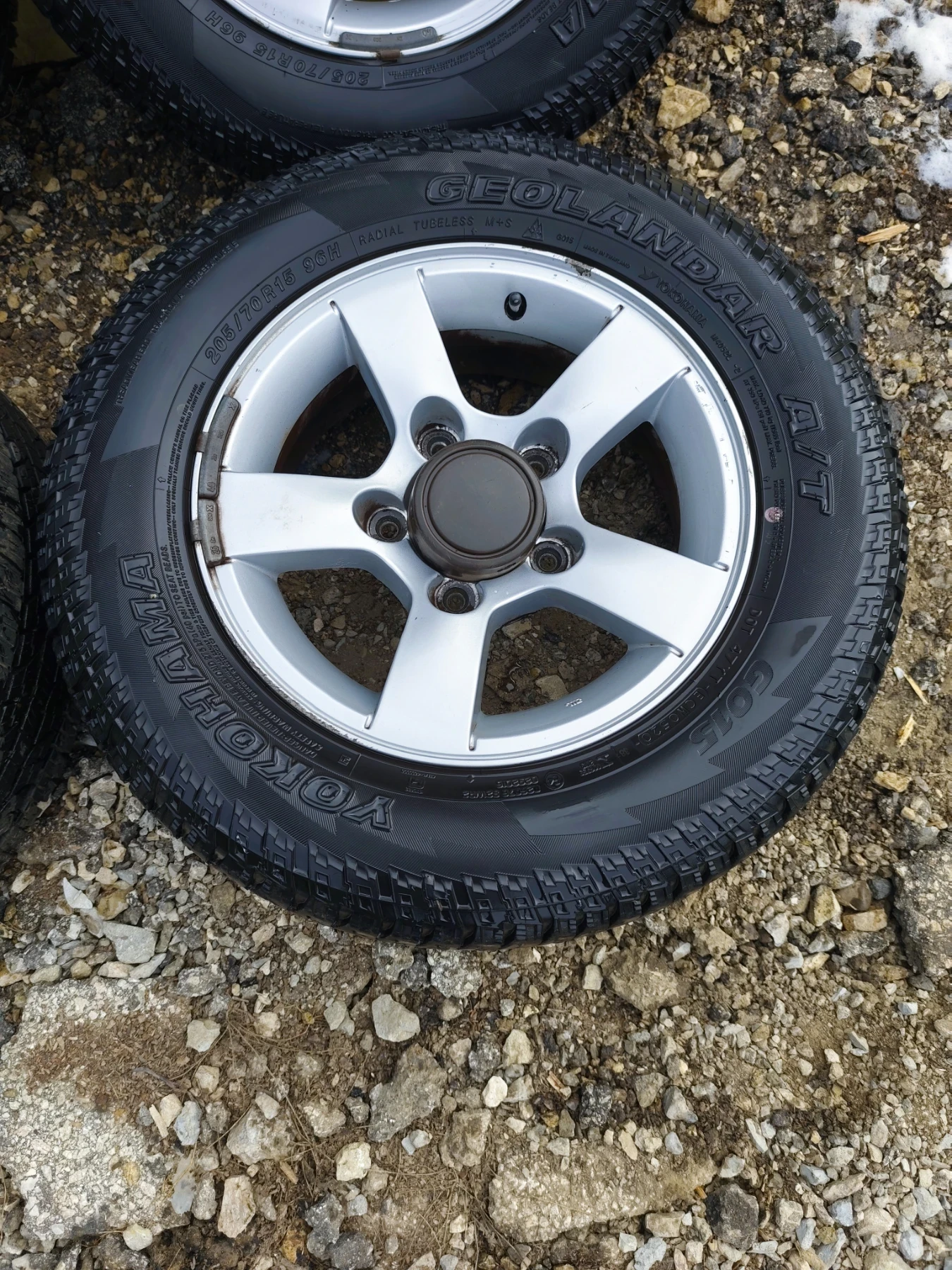    205/70R15  Suzuki Jimny | Mobile.bg   2