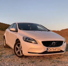 Volvo V40 2.0D 120к.с БЯЛА ПЕРЛА