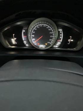 Volvo V40 2.0D 120к.с БЯЛА ПЕРЛА - 16300 лв. - 47711036 | Car24.bg