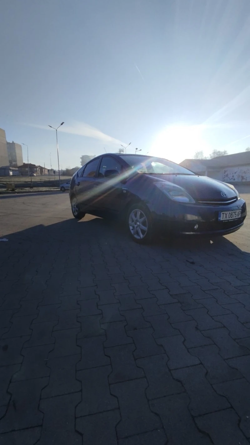 Toyota Prius 1.5VVT-I HYBRID, снимка 3 - Автомобили и джипове - 49056200