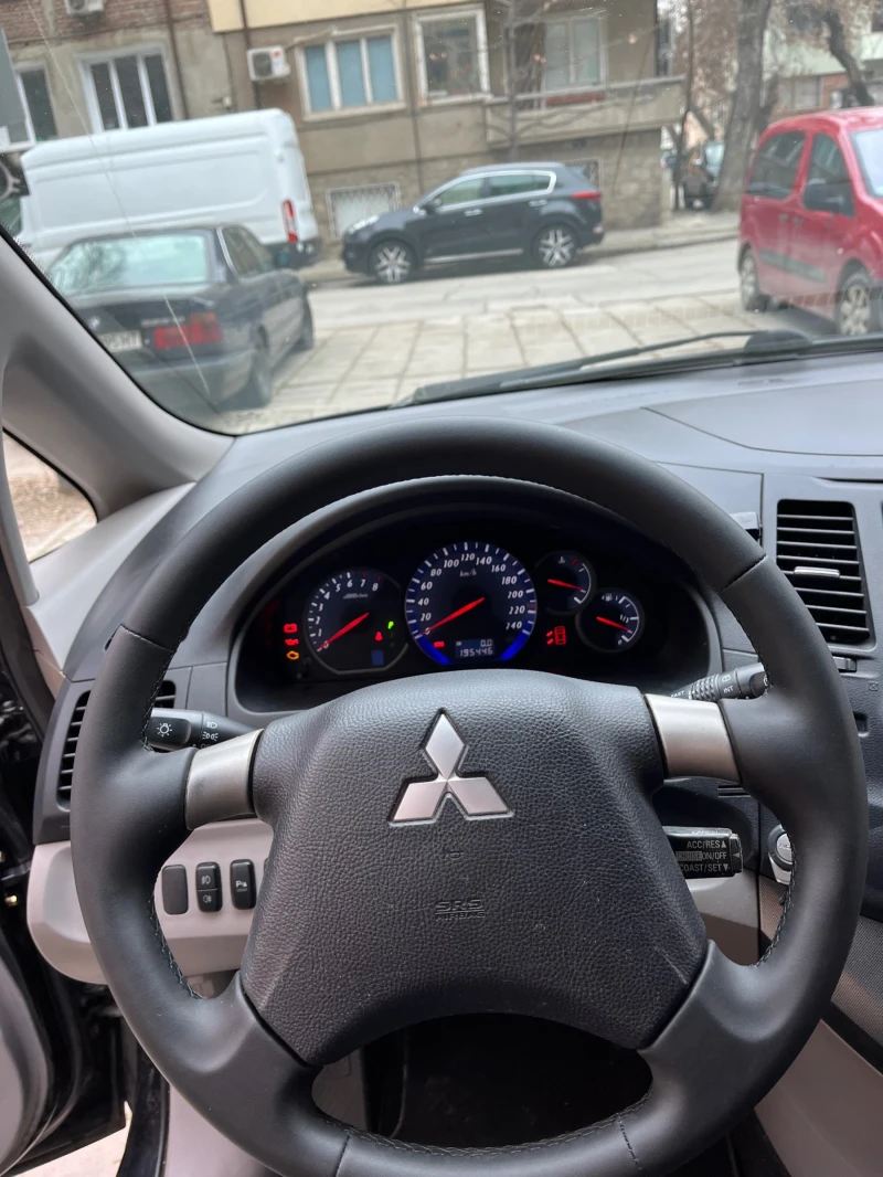 Mitsubishi Grandis 2.4 бензин 6 места, снимка 11 - Автомобили и джипове - 49260882