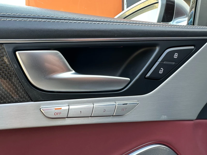 Audi S8 4.0i 520 к.с. Уникат/ФУЛЛ/ФУЛЛ, снимка 13 - Автомобили и джипове - 50747571