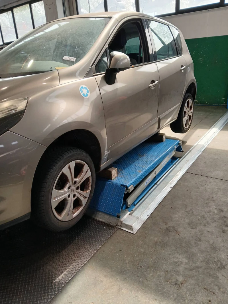 Renault Scenic 1.5dci, снимка 2 - Автомобили и джипове - 50929953