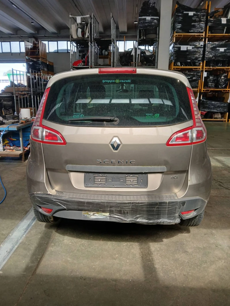 Renault Scenic 1.5dci, снимка 4 - Автомобили и джипове - 50929953