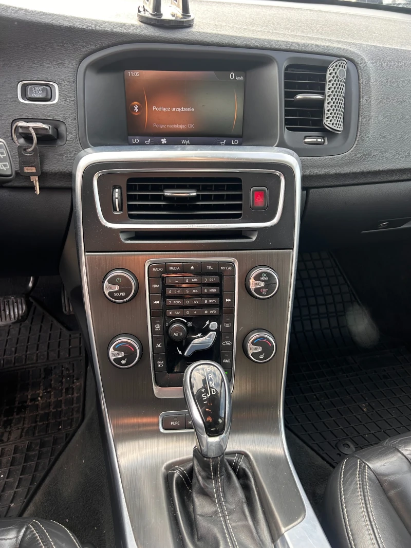 Volvo V60 2.4D6 PLUG-IN-HYBRID AWD AVTOMAT/KOJA EURO 6, снимка 15 - Автомобили и джипове - 52876701