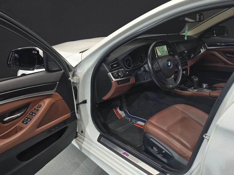 BMW 530 530d xDrive M Aero Dynamic| 258к.с.| ВКЛ.ТЕХНОТЕСТ, снимка 10 - Автомобили и джипове - 55608219