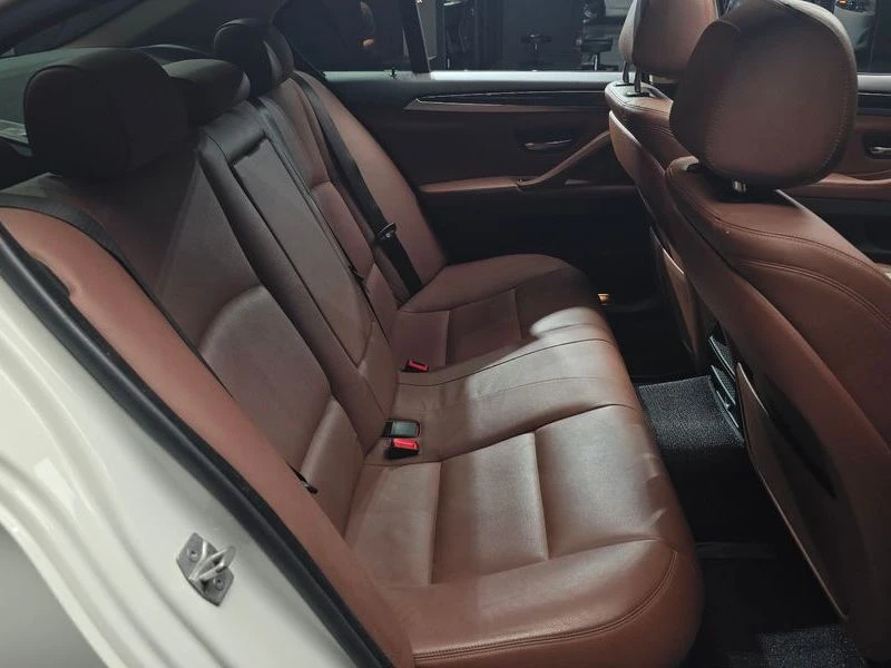 BMW 530 530d xDrive M Aero Dynamic| 258к.с.| ВКЛ.ТЕХНОТЕСТ, снимка 12 - Автомобили и джипове - 55608219