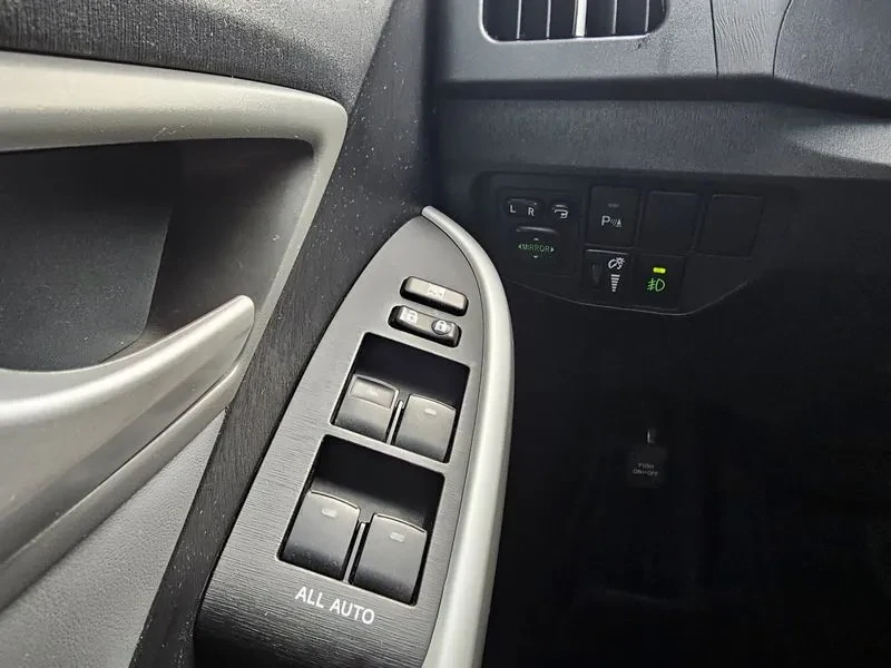 Toyota Prius  1.8 M, снимка 17 - Автомобили и джипове - 56653660