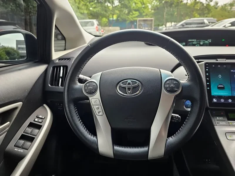 Toyota Prius  1.8 M, снимка 13 - Автомобили и джипове - 56653660